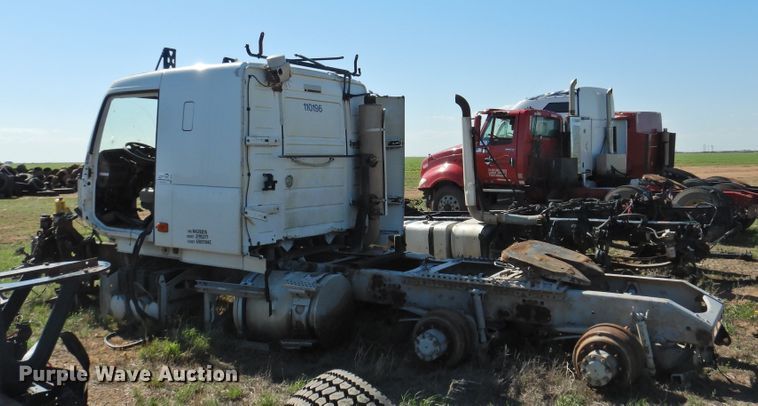 image for item DI0236 2006 Volvo VNL  semi truck