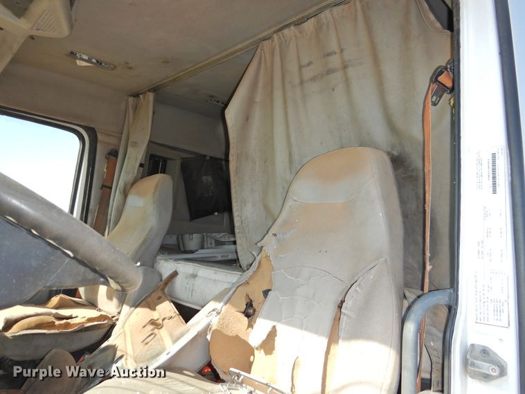 image for item DI0236 2006 Volvo VNL  semi truck