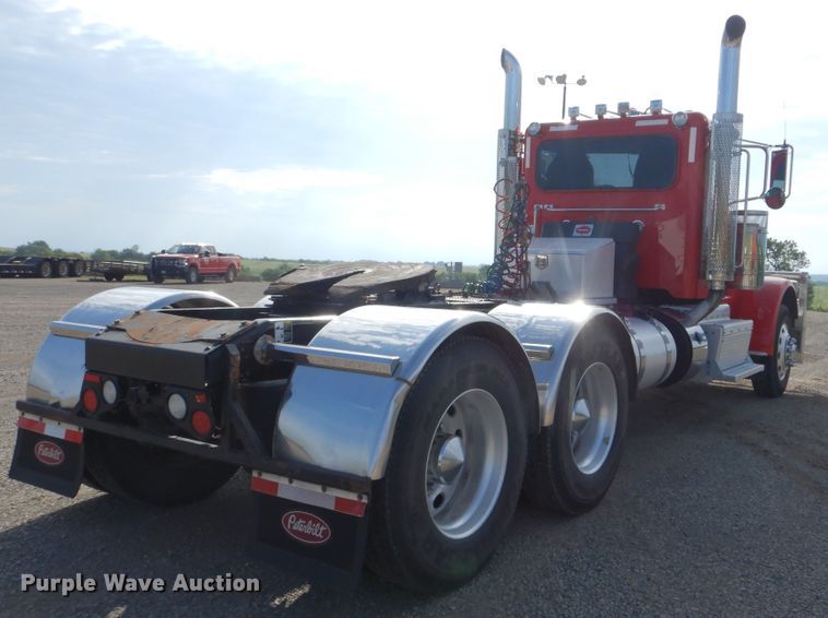 image for item DI0272 2013 Peterbilt 389  semi truck