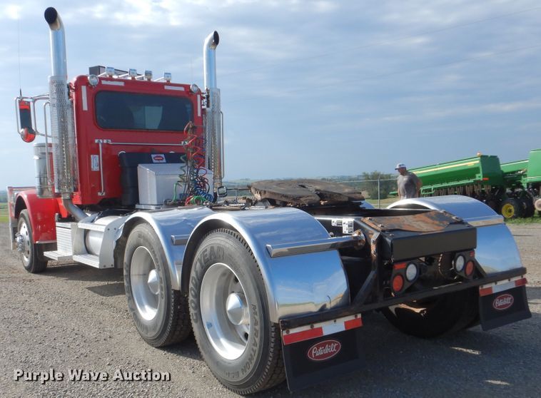 image for item DI0272 2013 Peterbilt 389  semi truck