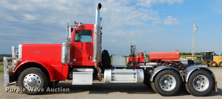 image for item DI0272 2013 Peterbilt 389  semi truck