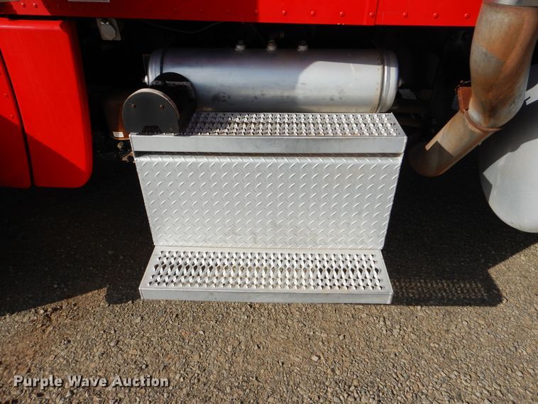 image for item DI0272 2013 Peterbilt 389  semi truck