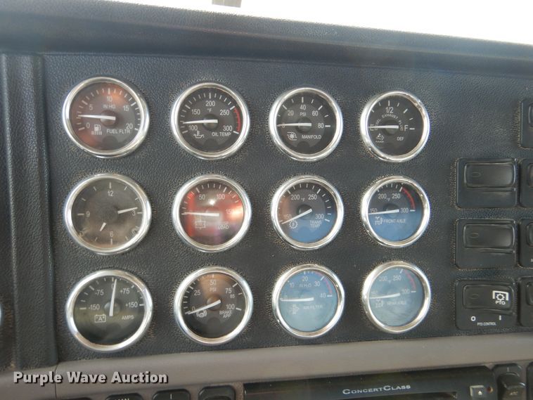 image for item DI0272 2013 Peterbilt 389  semi truck