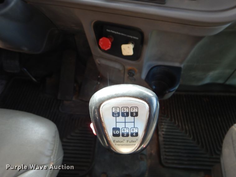 image for item DI0272 2013 Peterbilt 389  semi truck