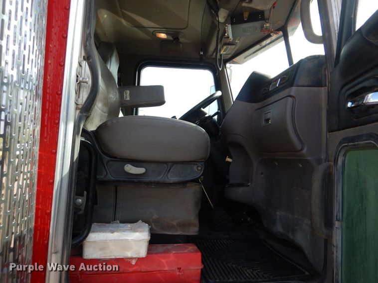 image for item DI0272 2013 Peterbilt 389  semi truck