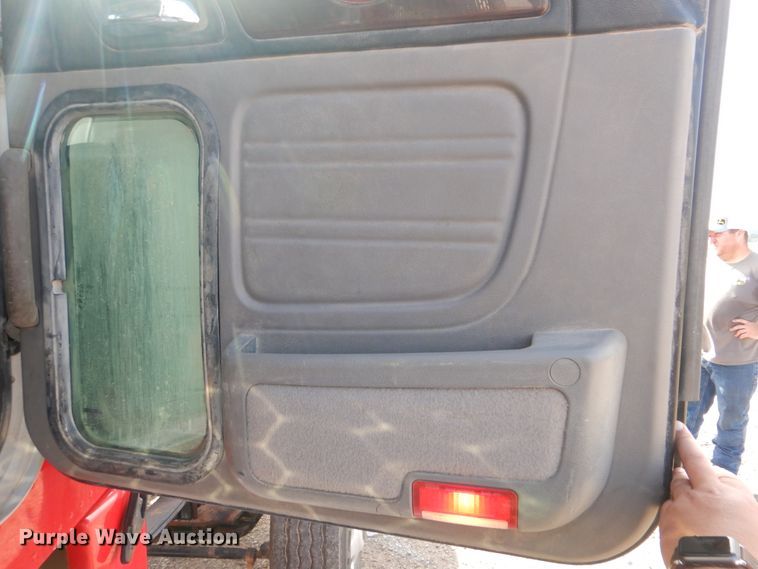 image for item DI0272 2013 Peterbilt 389  semi truck