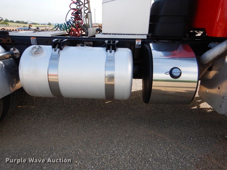 image for item DI0272 2013 Peterbilt 389  semi truck