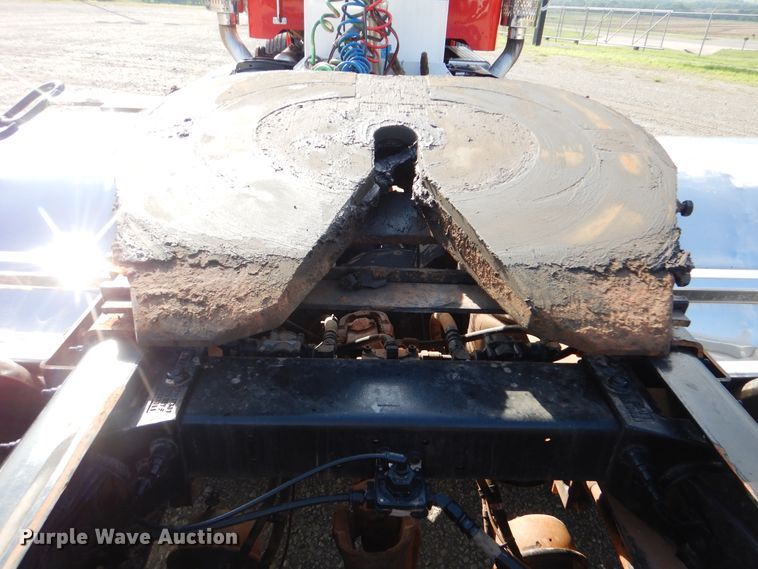 image for item DI0272 2013 Peterbilt 389  semi truck