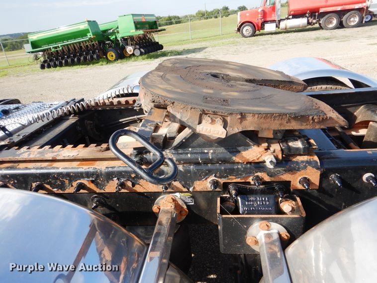 image for item DI0272 2013 Peterbilt 389  semi truck