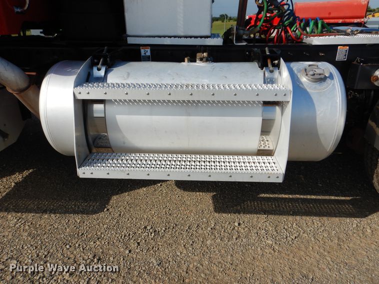 image for item DI0272 2013 Peterbilt 389  semi truck