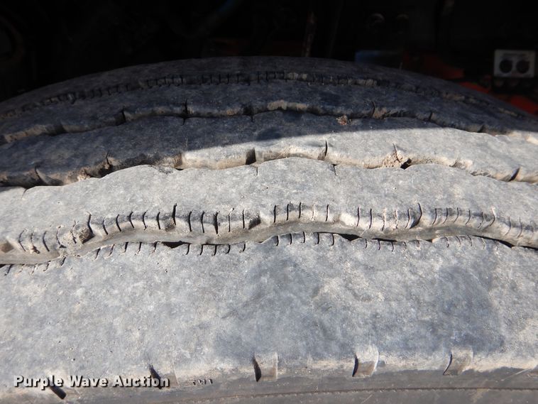 image for item DI0272 2013 Peterbilt 389  semi truck