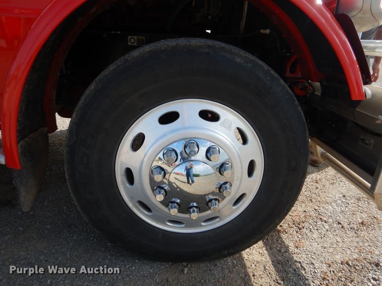 image for item DI0272 2013 Peterbilt 389  semi truck