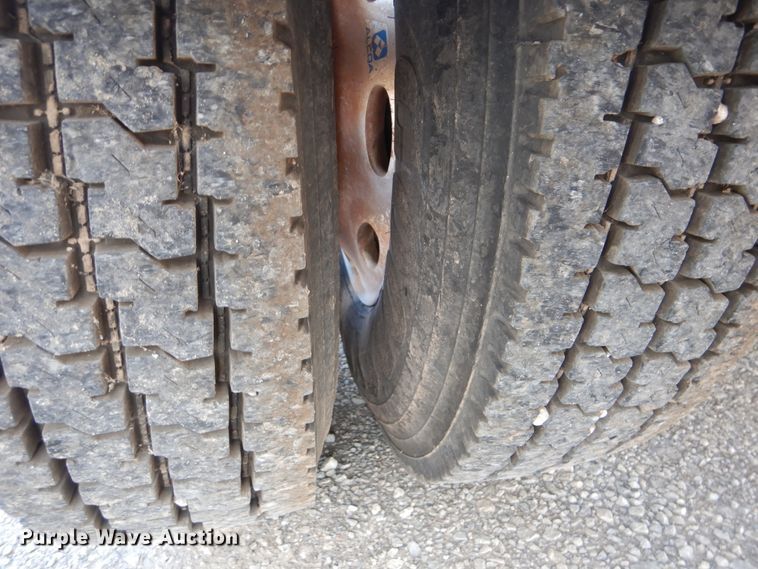 image for item DI0272 2013 Peterbilt 389  semi truck