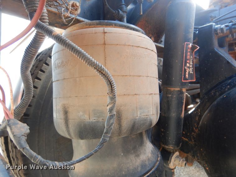 image for item DI0272 2013 Peterbilt 389  semi truck