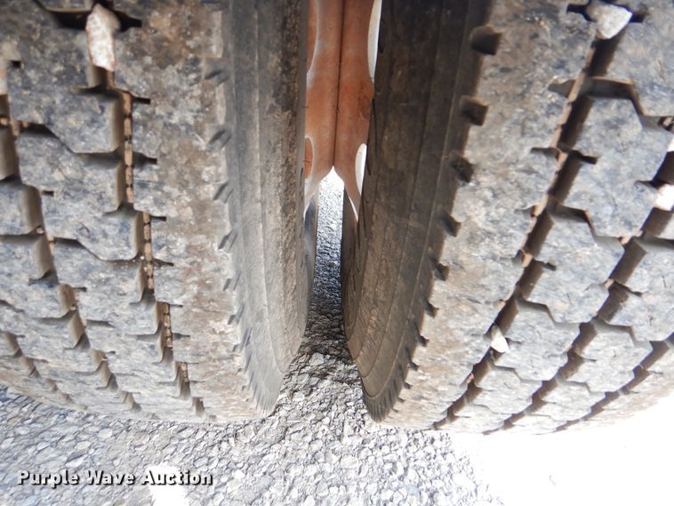 image for item DI0272 2013 Peterbilt 389  semi truck