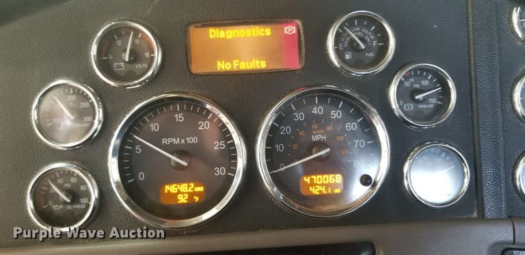 image for item DI0272 2013 Peterbilt 389  semi truck