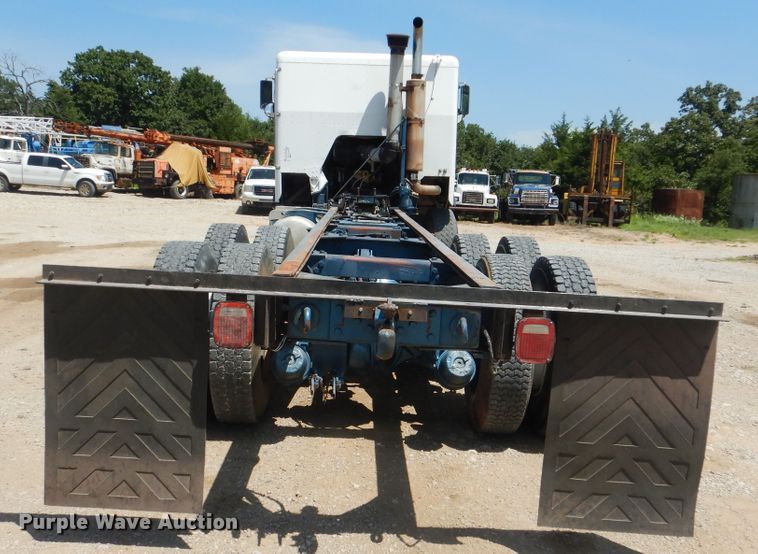 image for item DI0283 1990 Peterbilt 362  truck cab and chassis