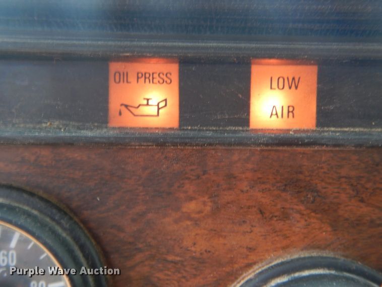 image for item DI0283 1990 Peterbilt 362  truck cab and chassis