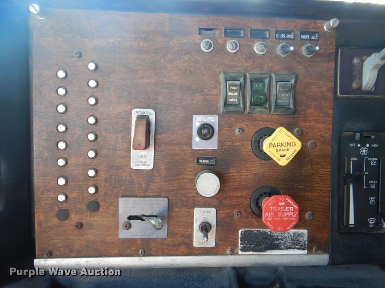 image for item DI0283 1990 Peterbilt 362  truck cab and chassis