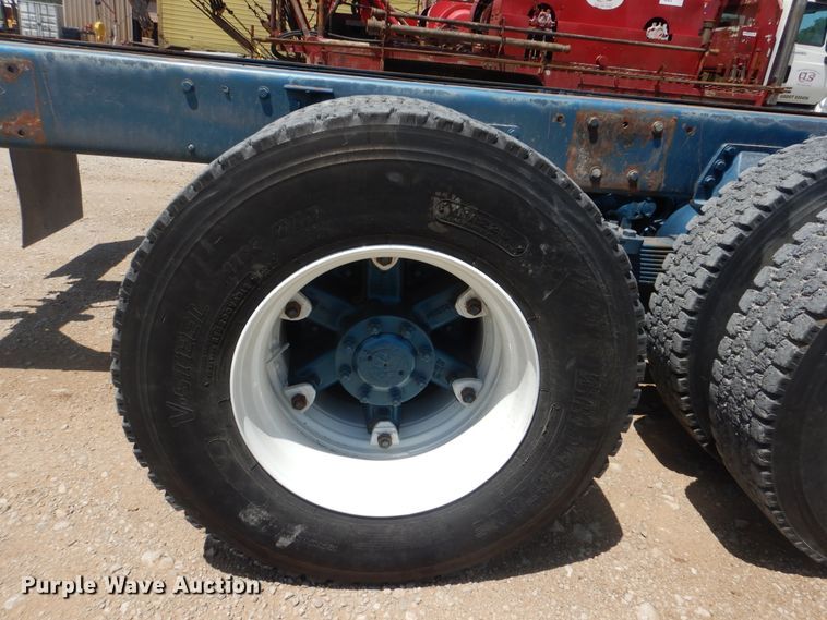 image for item DI0283 1990 Peterbilt 362  truck cab and chassis