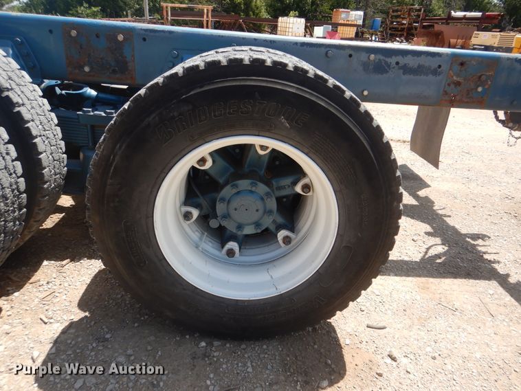 image for item DI0283 1990 Peterbilt 362  truck cab and chassis