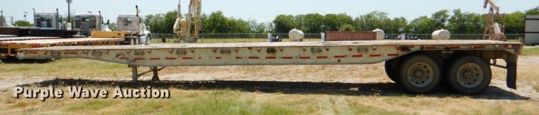 image for item DJ0749 1982 Trailmobile W71U flatbed trailer