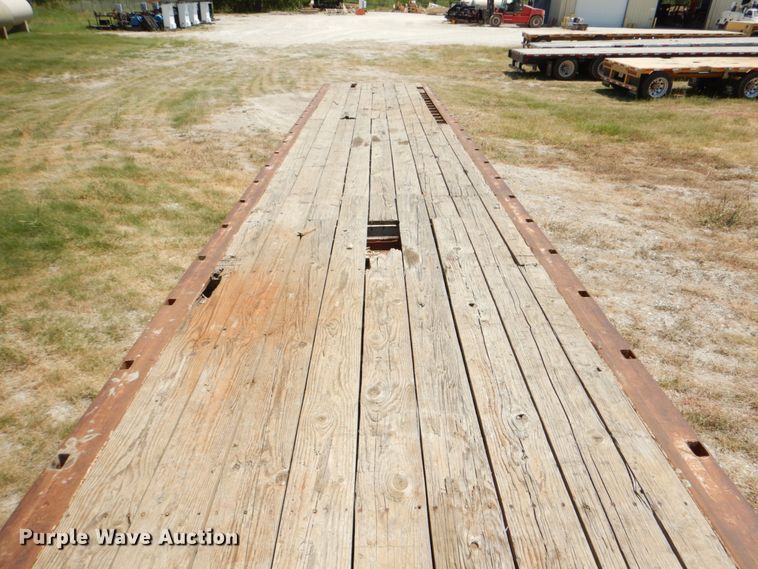 image for item DJ0749 1982 Trailmobile W71U flatbed trailer