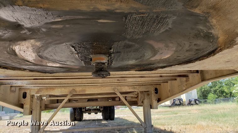 image for item DJ0749 1982 Trailmobile W71U flatbed trailer