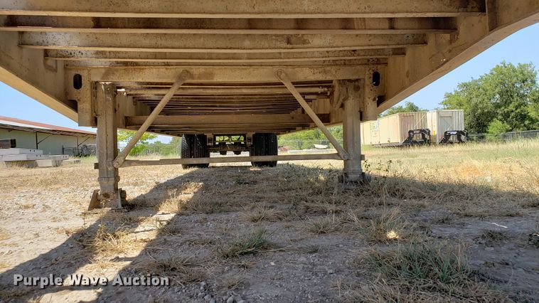 image for item DJ0749 1982 Trailmobile W71U flatbed trailer