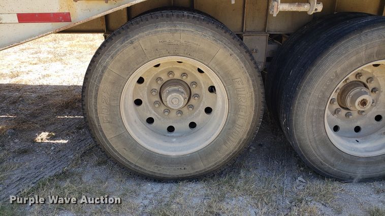 image for item DJ0749 1982 Trailmobile W71U flatbed trailer