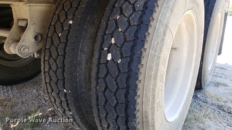 image for item DJ0749 1982 Trailmobile W71U flatbed trailer