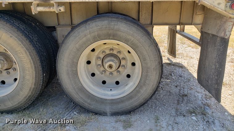 image for item DJ0749 1982 Trailmobile W71U flatbed trailer