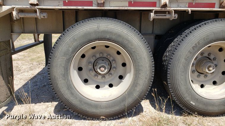 image for item DJ0749 1982 Trailmobile W71U flatbed trailer