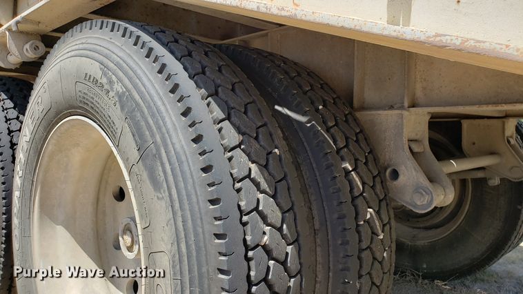 image for item DJ0749 1982 Trailmobile W71U flatbed trailer