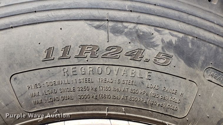 image for item DJ0749 1982 Trailmobile W71U flatbed trailer