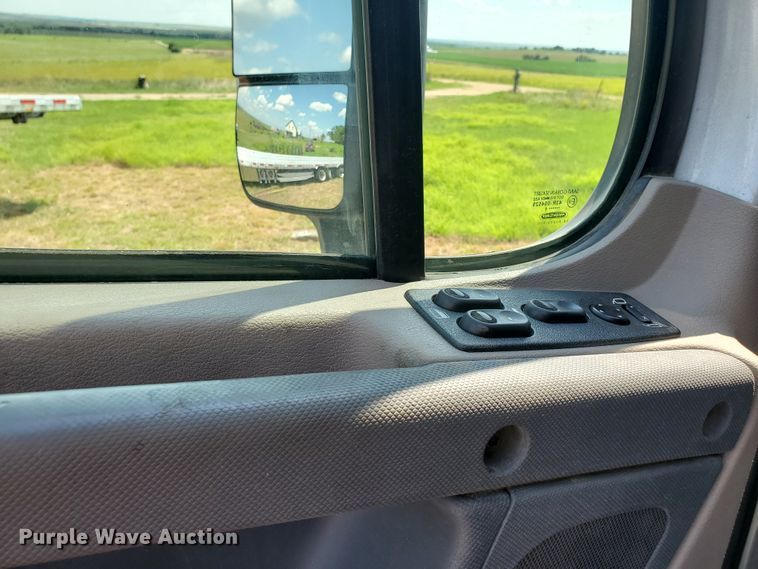 image for item DJ3166 2015 Freightliner Cascadia  semi truck