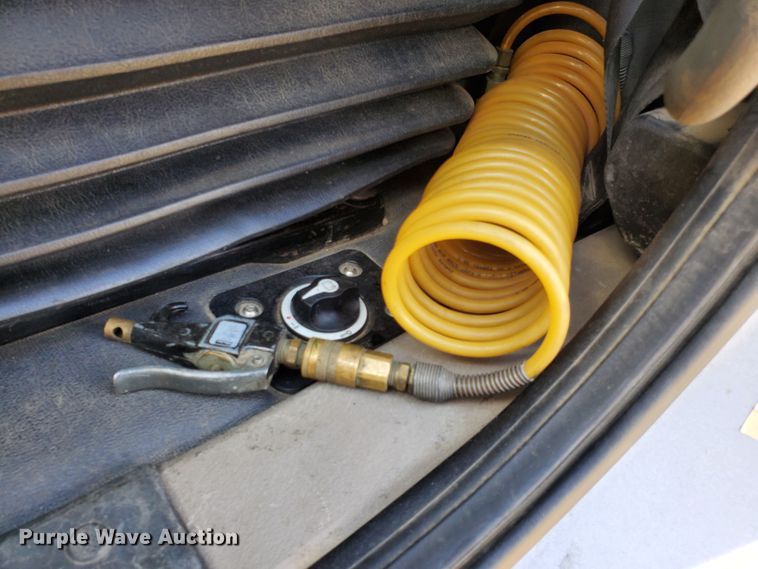 image for item DJ3166 2015 Freightliner Cascadia  semi truck