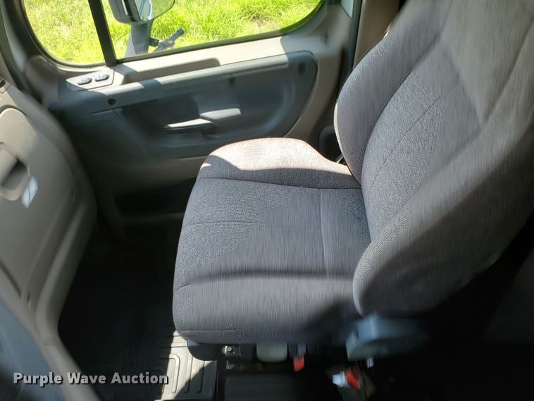 image for item DJ3166 2015 Freightliner Cascadia  semi truck