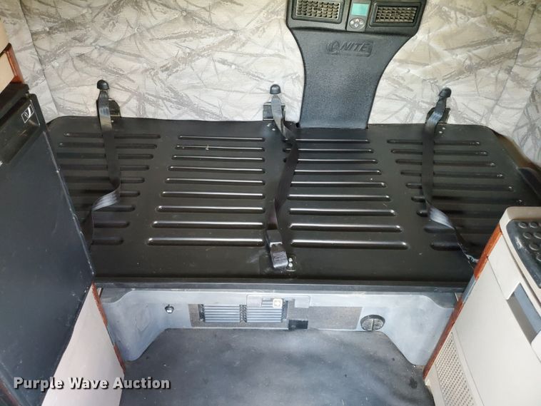 image for item DJ3166 2015 Freightliner Cascadia  semi truck