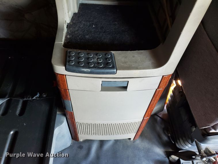 image for item DJ3166 2015 Freightliner Cascadia  semi truck