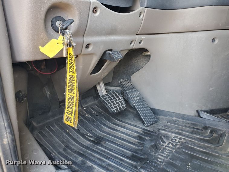 image for item DJ3166 2015 Freightliner Cascadia  semi truck