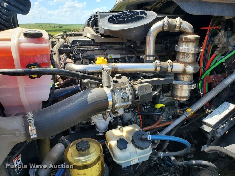 image for item DJ3166 2015 Freightliner Cascadia  semi truck