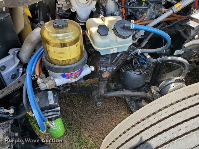 image for item DJ3166 2015 Freightliner Cascadia  semi truck