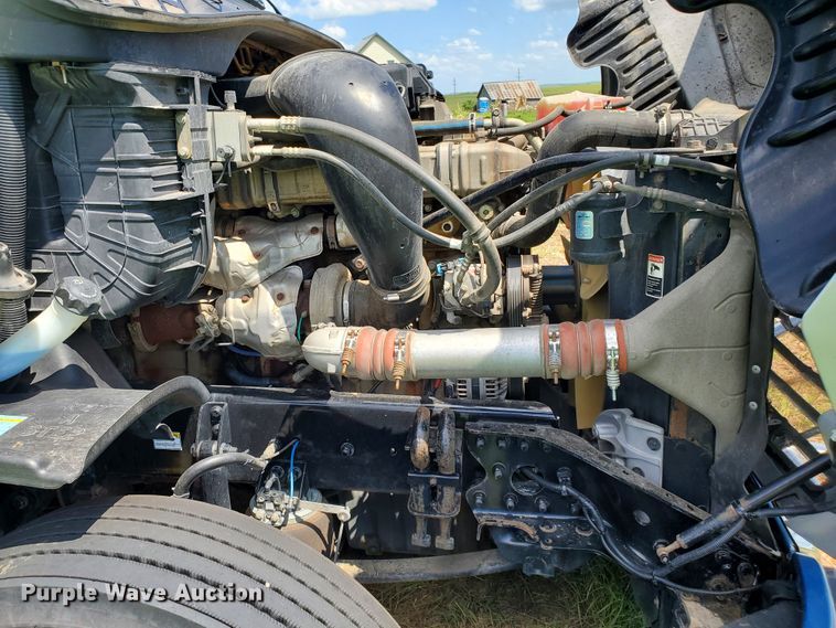 image for item DJ3166 2015 Freightliner Cascadia  semi truck