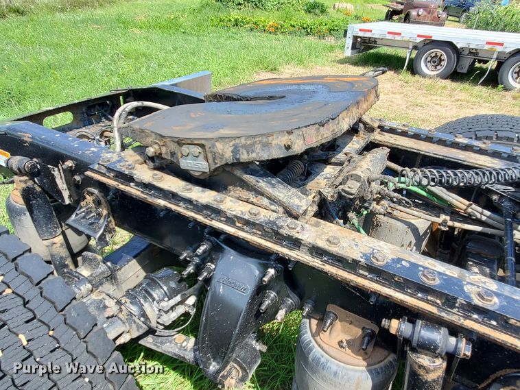 image for item DJ3166 2015 Freightliner Cascadia  semi truck