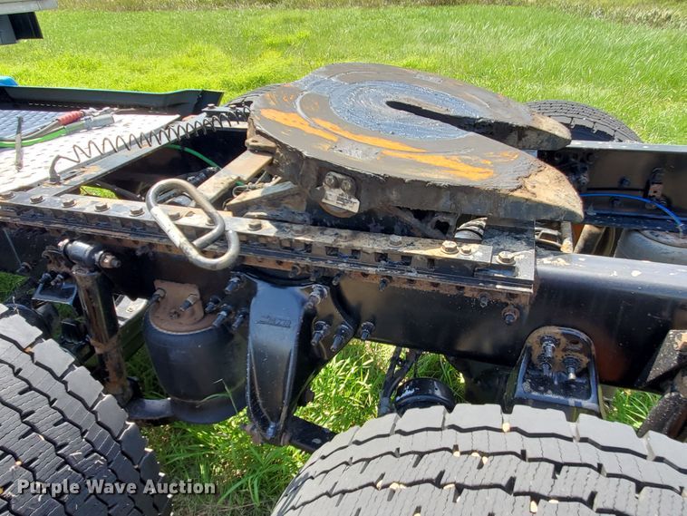 image for item DJ3166 2015 Freightliner Cascadia  semi truck