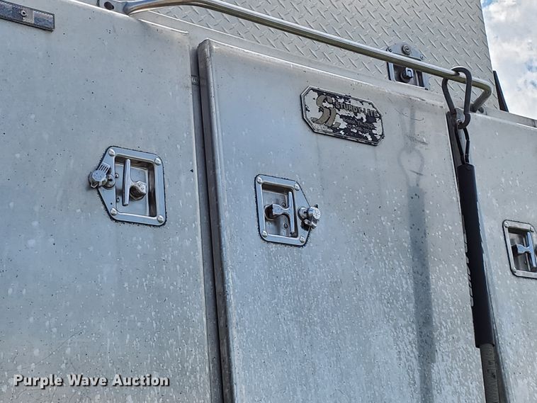 image for item DJ3166 2015 Freightliner Cascadia  semi truck