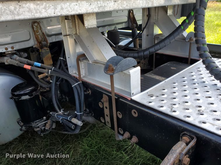 image for item DJ3166 2015 Freightliner Cascadia  semi truck