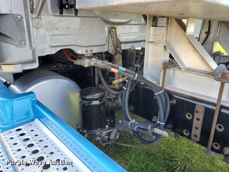 image for item DJ3166 2015 Freightliner Cascadia  semi truck