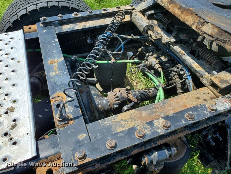 image for item DJ3166 2015 Freightliner Cascadia  semi truck